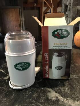 Green Mountain 099555200034 Coffee Grinder Cool Grind White. Used
