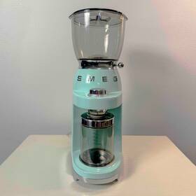Cgf01pgus Smeg Pastel Green 50s Retro Style Coffee Grinder