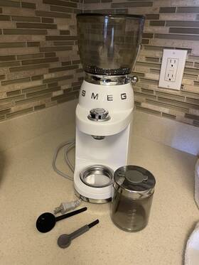 Cgf01whus Smeg 50s Retro Coffee Grinder- Pre-owned/pre-loved