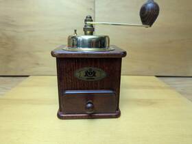 151ma Zassenhaus Mahogany Closed-hopper Coffee Mill Model