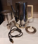 M156 Vintage Montgomery Wards Signature Percolator Coffee Pot Cracked Base. Fixed Price $9.99.