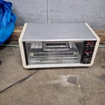 Black & Decker Oven 550 TY1 Under Cabinet Counter Toaster Spacemaker. Fixed Price $79.88.