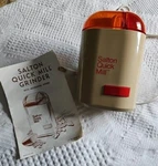 Vtg 1977 Salton Quick Mill Grinder W. Measuring Spoon #GC-4 4.5" X 6.75" Usa. Fixed Price $29.95.