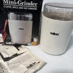 Salton Mini-grinder Vintage Model GC-5 Nut Grinder/coffee/spices. Fixed Price $10.00.