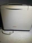 Sunbeam 5833 Bread Machine White 400W Lcd Timer Crust Control Expressbake. Fixed Price $30.00.