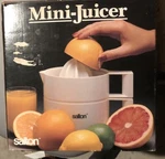 Vtg Salton Mini Squeeze Juicer JC-1 Electric Citrus Fruit Open Box. Fixed Price $24.99.