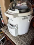 Welbilt Bread Maker The Machine ABM-100-3 White Dome Top 2 Loaf Size. Fixed Price $38.99.