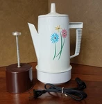 Regal Poly-perk 4-8 Cup Coffee Pot Percolator 7508 70'S Floral Graphic Working. Fixed Price $24.95.